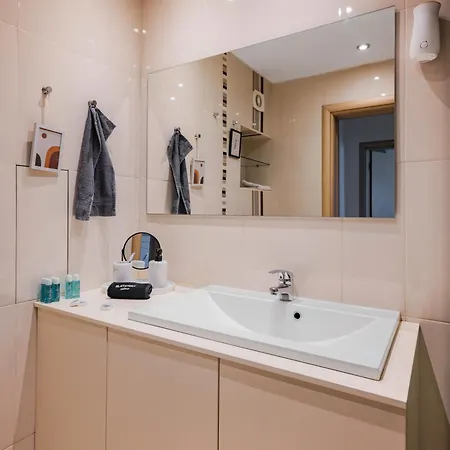 Spacious 2bd Flat With Secure Free Parking By Flat Mаnager Apartament