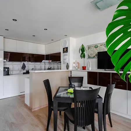 Apartament Spacious 2bd Flat With Secure Free Parking *