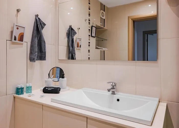 Spacious 2bd Flat With Secure Free Parking By Flat Mаnager Apartment