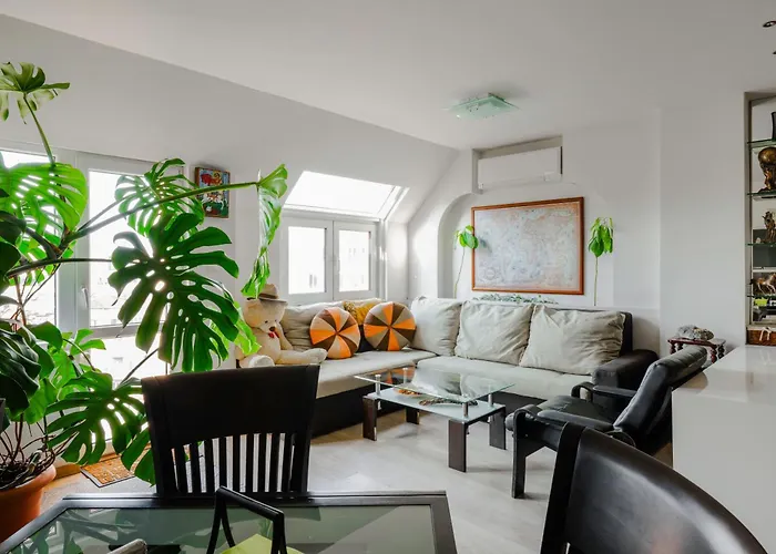 Spacious 2bd Flat With Secure Free Parking By Flat Mаnager 索菲亞